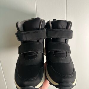 Boys All In Motion Snow Boots Size 4 Excellent Condition